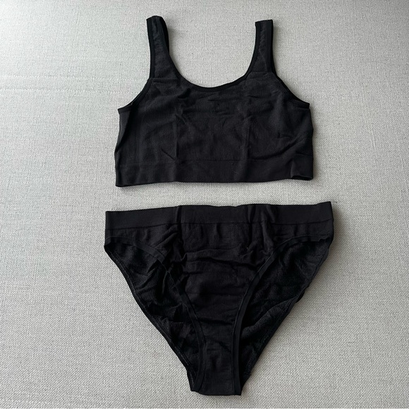 OUT FROM UNDER Black Markie Soft Seamless Ribbed Set - Picture 3 of 10